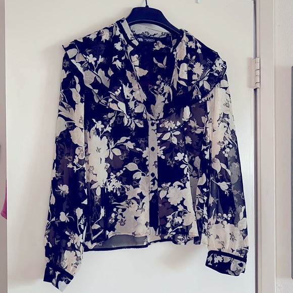NWOT.  Zara floral blouse.  Lightweight, feminine and sheer. - Picture 1 of 10